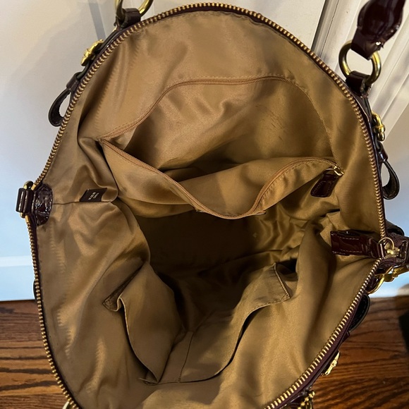 Coach plum patent leather shoulder/cross body bag - Picture 3 of 6